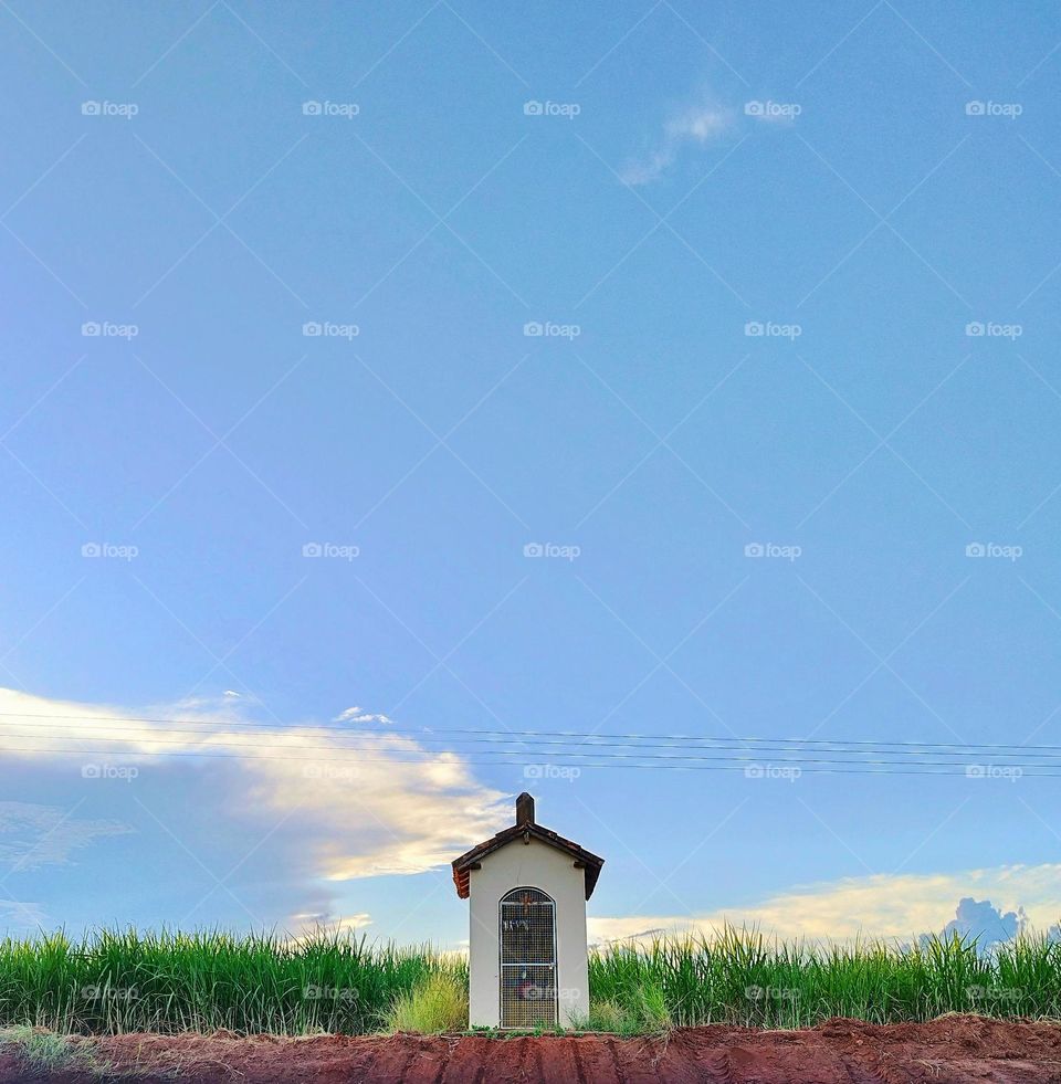 In some regions of the interior of Brazil it is common to see these chapels on the roads. It is customary to build them in memory of someone who died there, usually in a road accident.
