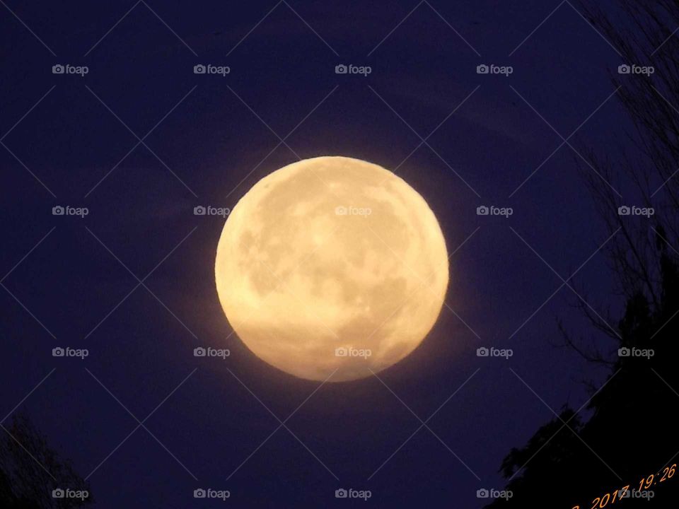 the setting moon our Luna