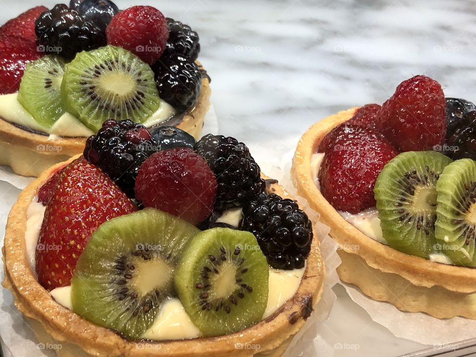 Fruit and berry pastries 