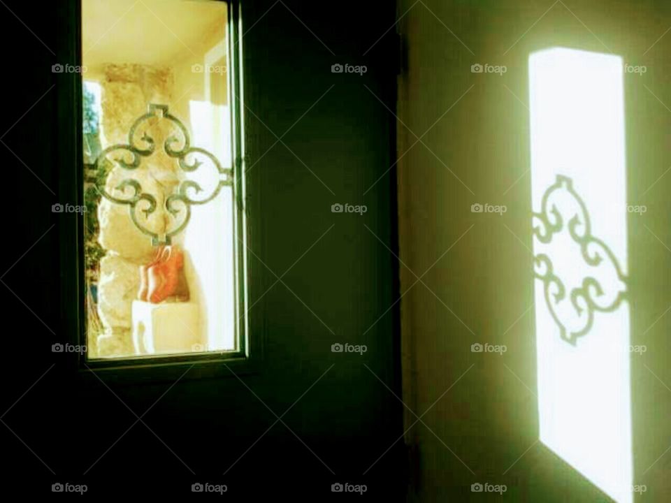 Window details throws shadow on the wall