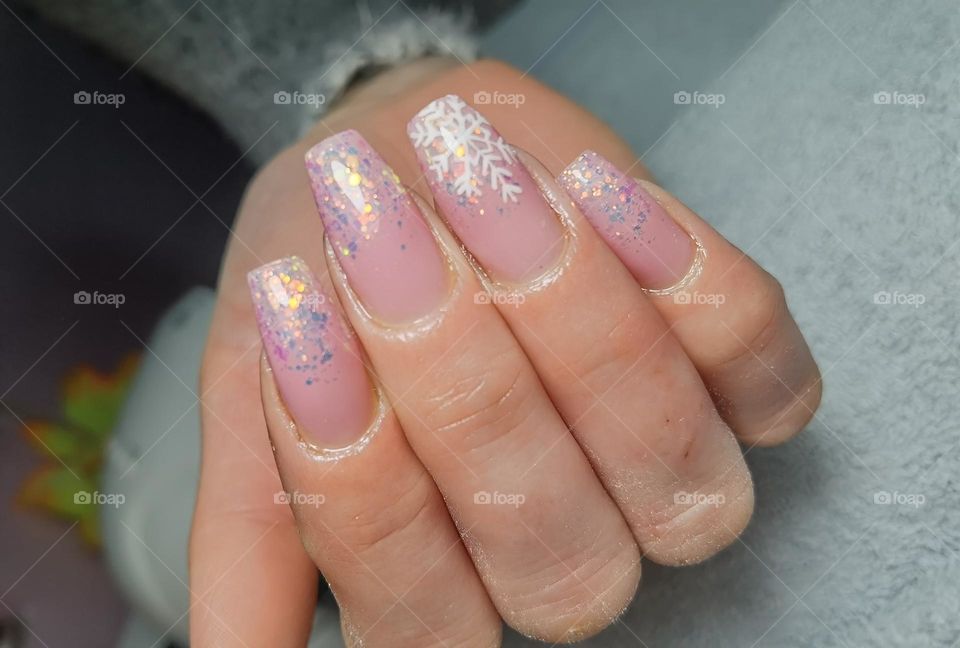 Show us your manicure