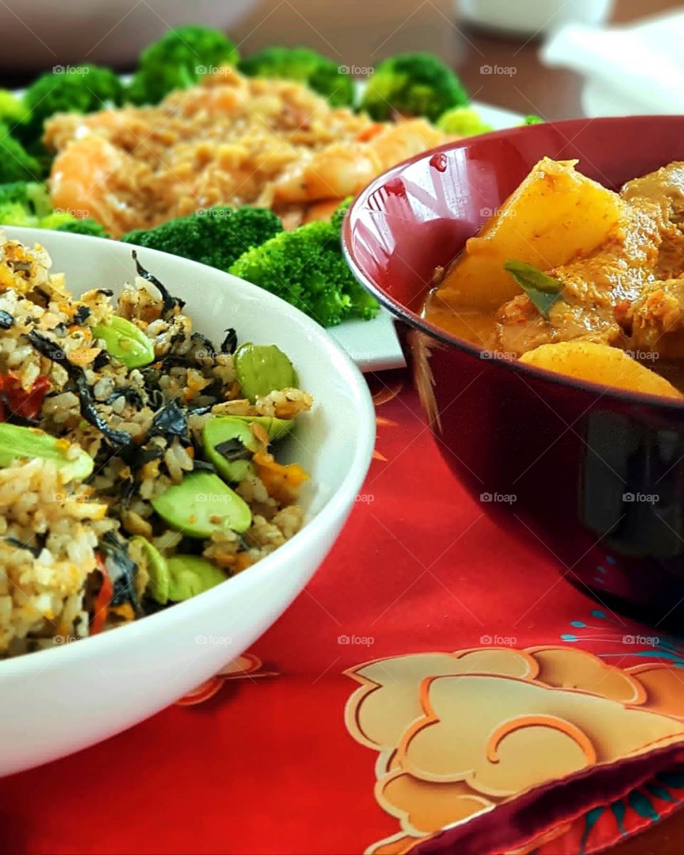 Lunch served! Delicious fried rice with Garlic Prawn and Kapitan Chicken Curry for Chinese New Year celebration.