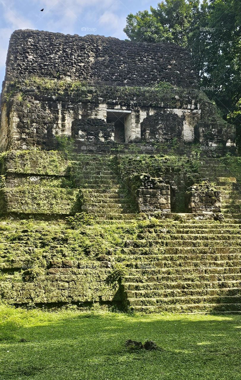 pyramide à Yaxha