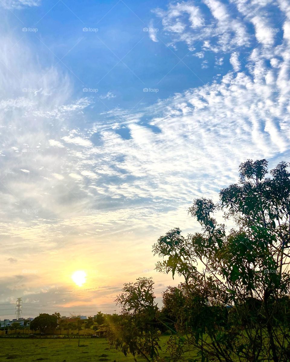 🌄🇺🇸 An extremely beautiful sunset in Jundiaí, interior of Brazil. Cheer the nature! / 🇧🇷 Um entardecer extremamente bonito em Jundiaí, interior do Brasil. Viva a natureza! 
