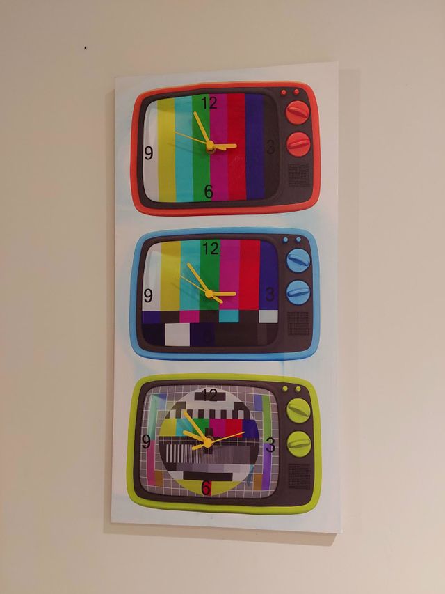 Vintage tv clock