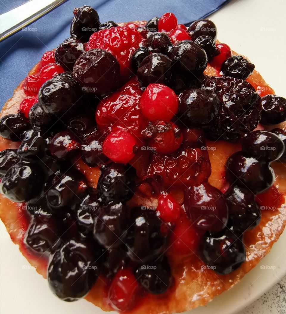 Summer treats. Delicious berries cake.