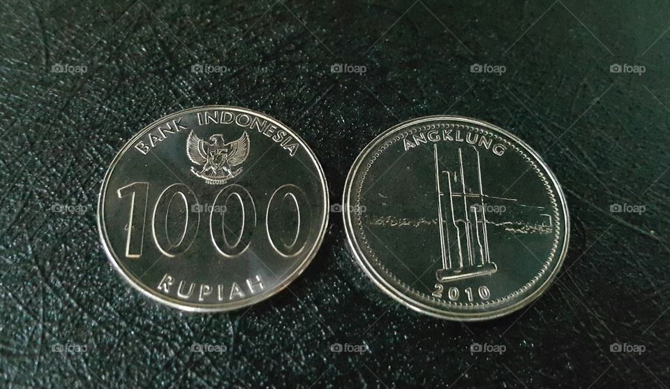 1000 rupian coin