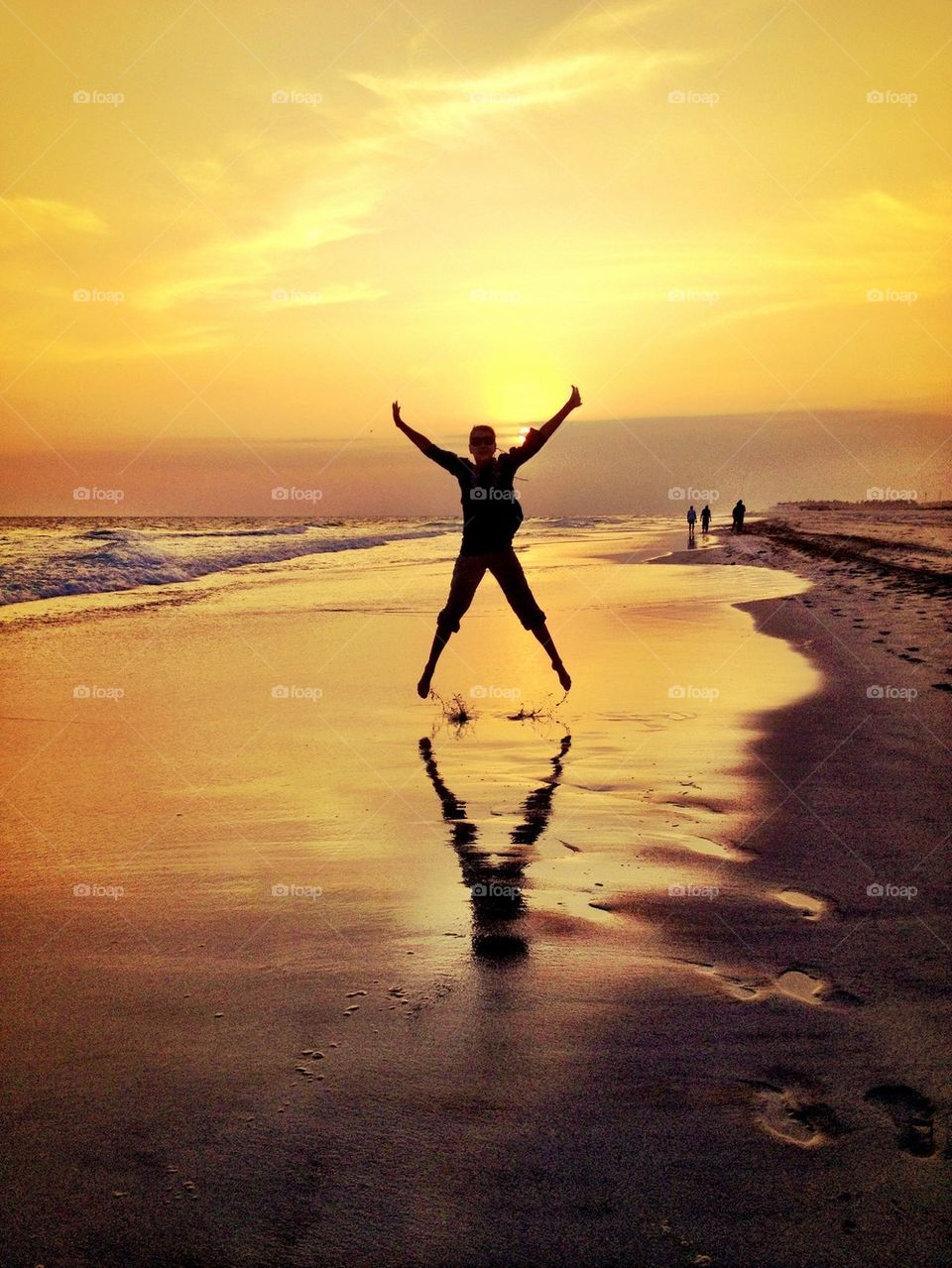 Hiking the never ending beach in Salalah