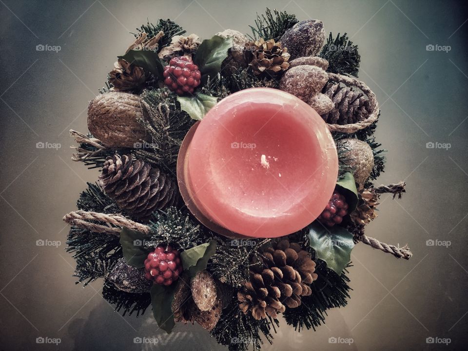 Red candle with wreath 