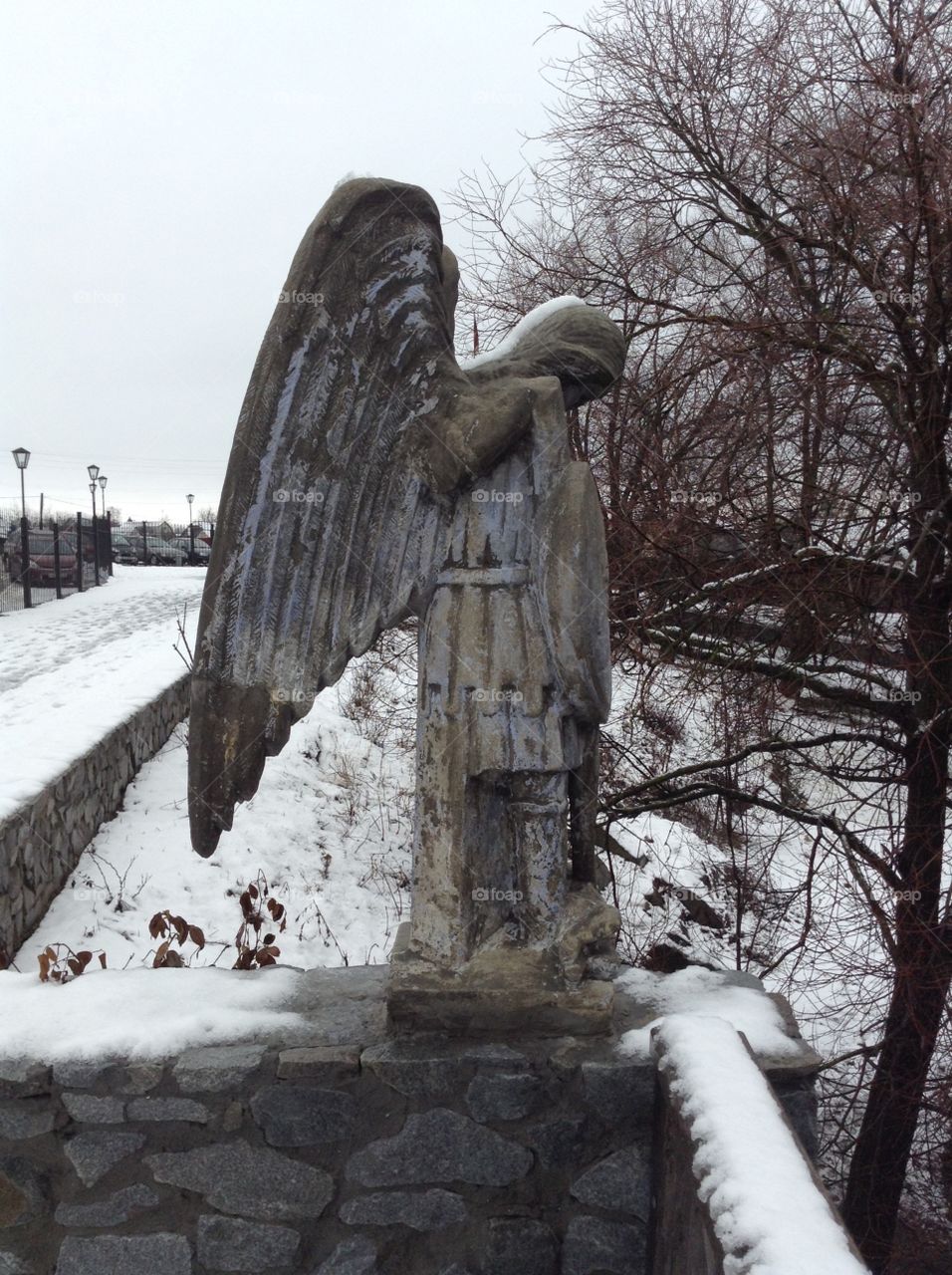 A statue of an angel standing on the Edge in Radomyshl Castle
