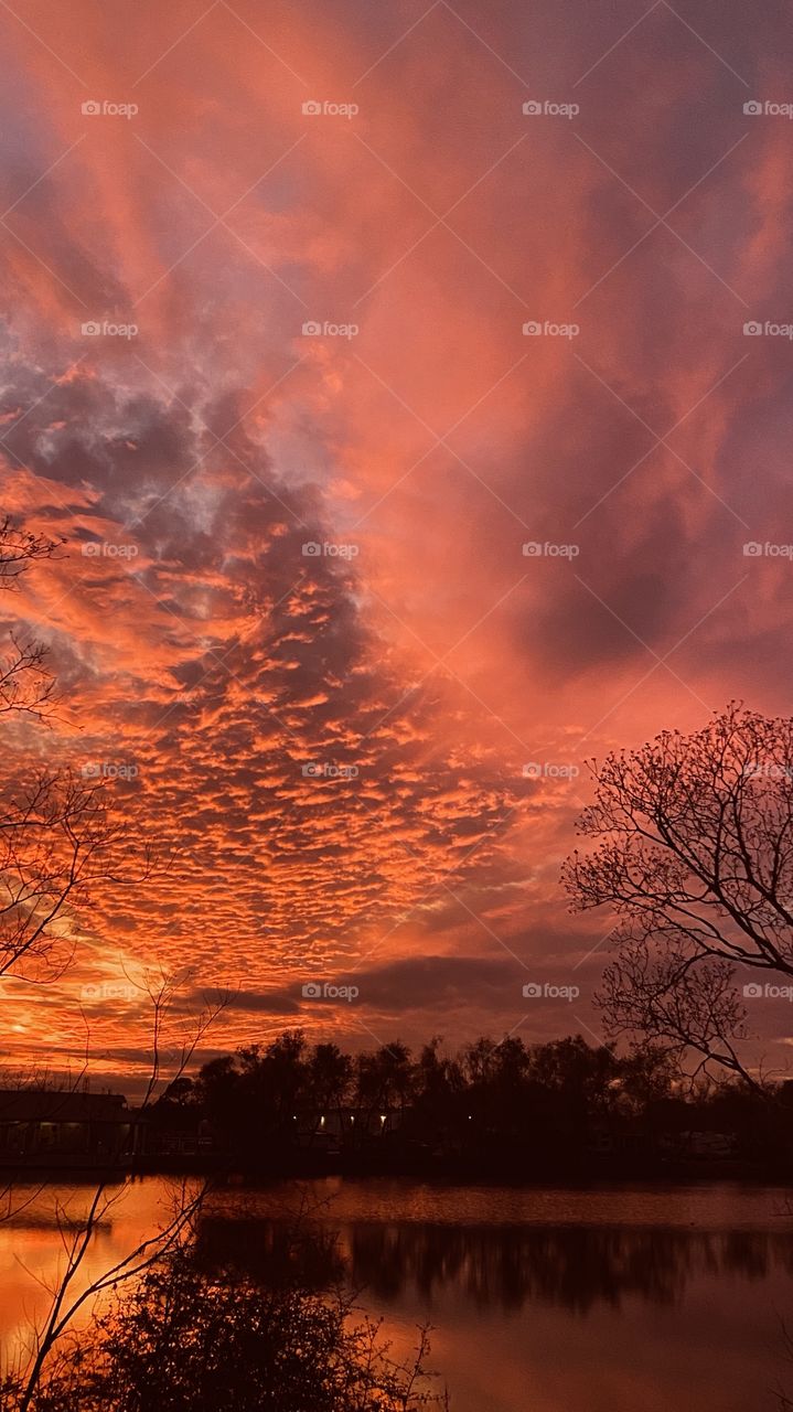 After watching the Sunset-Twilight go from dinghy to spectacular in 30 minutes i am amazed how the atmosphere can explode in such Beautiful Gorgeous magnificent Color Spectacle.