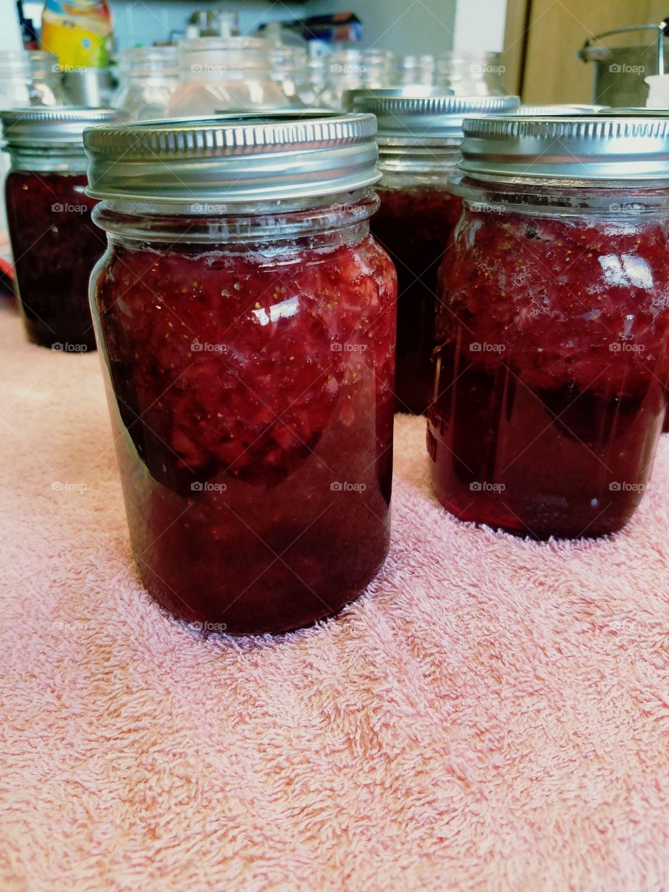canning strawberry jelly