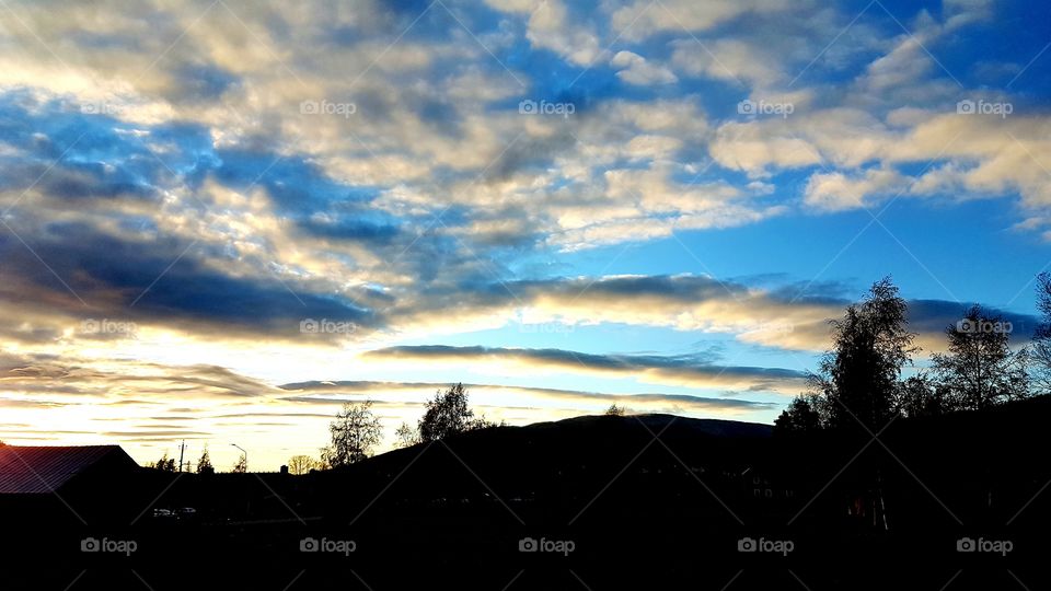 Stretch shaped clouds.