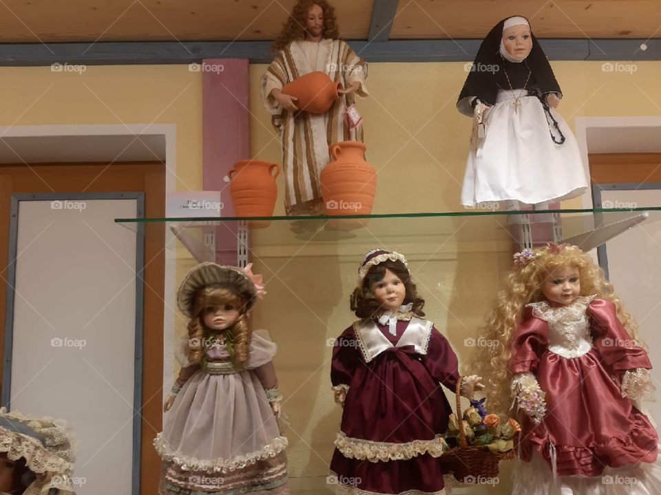 The magic world of dolls