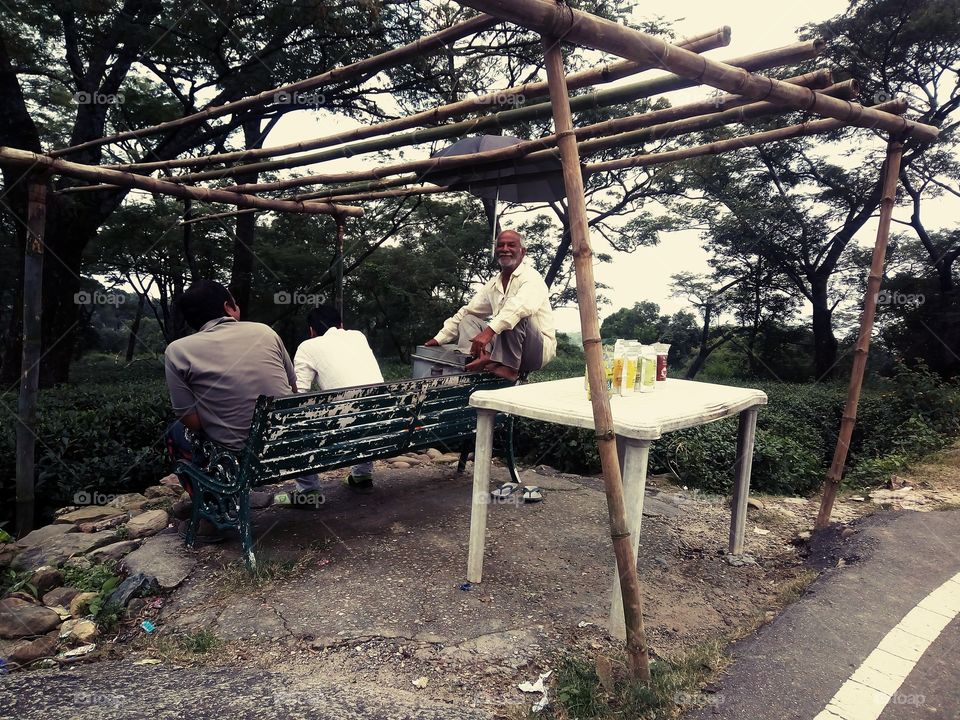 A kangra tea is selling in dharamshala tea garden