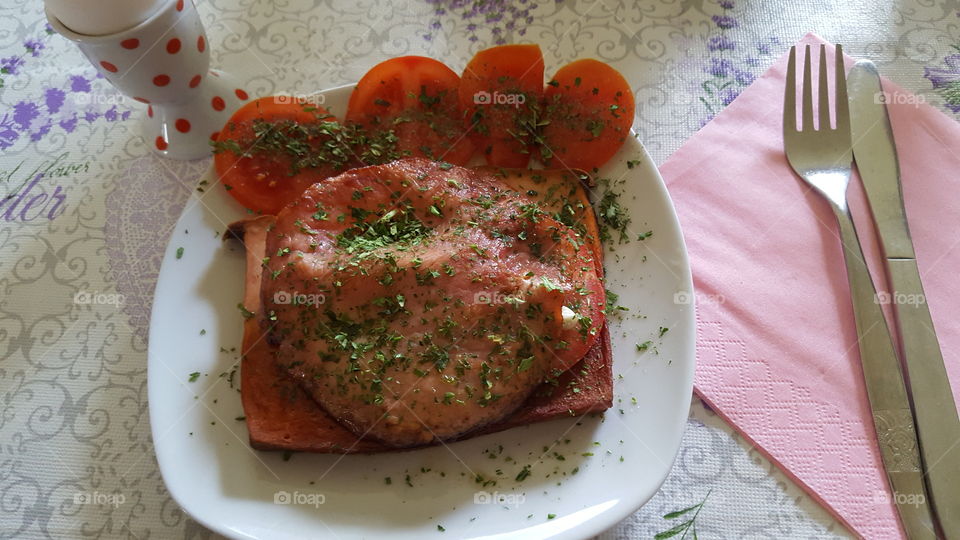 Bayrischer Leberkäse mit Tomaten 🌞