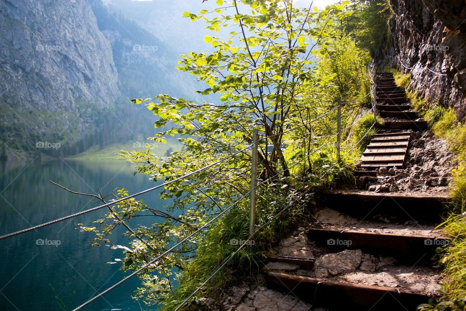 Steps on the trail around Obersee 