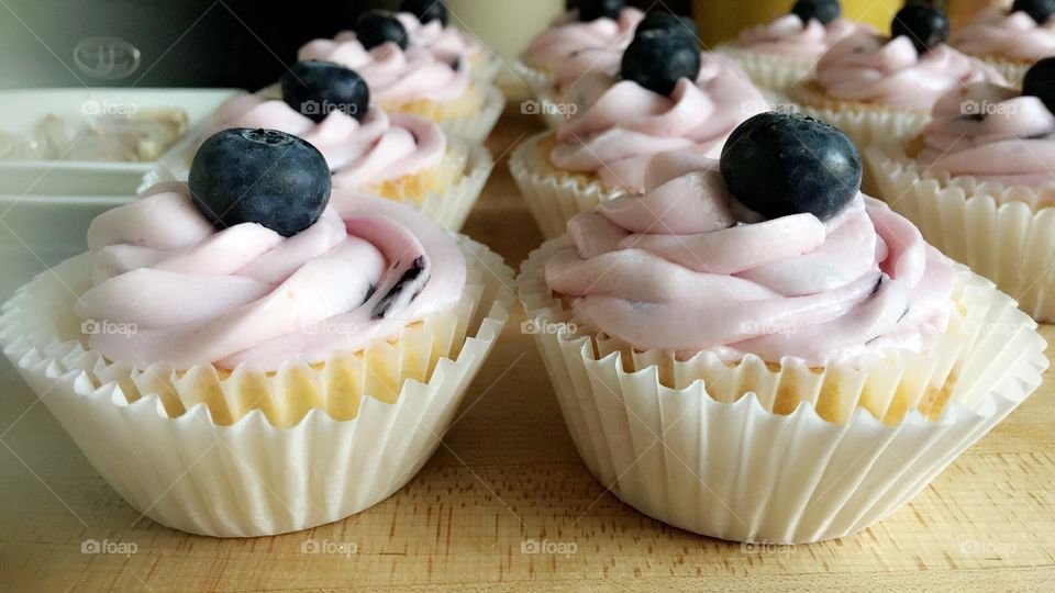 Lemon cupcake with blueberry buttercream 