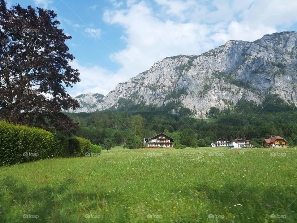 The greatness of the mountains;
A cosy home for a nature lover, near the mountains