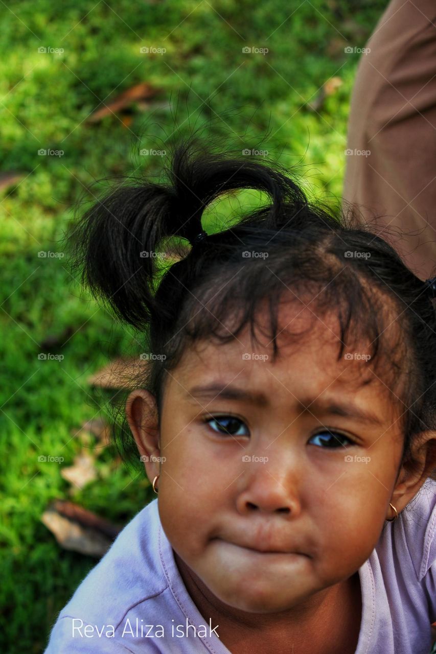 Anak perempuan ku senyum bahagian lepas foto natural bersama anak perempuan ku