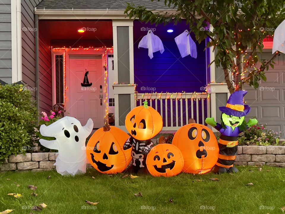 Outdoor Halloween decorations with pumpkins and ghosts figures 