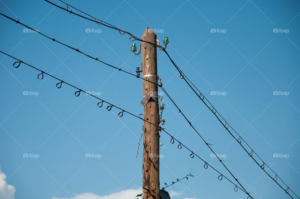 Wire pole