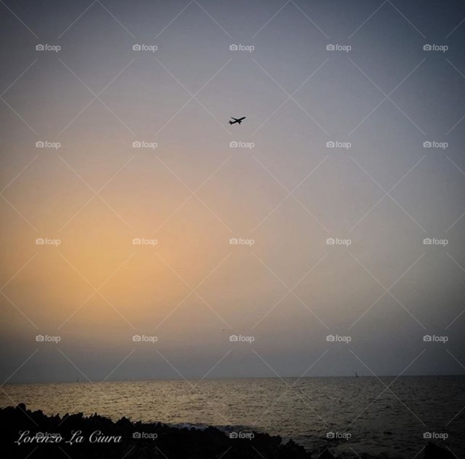 Divided by a thin line ✈️