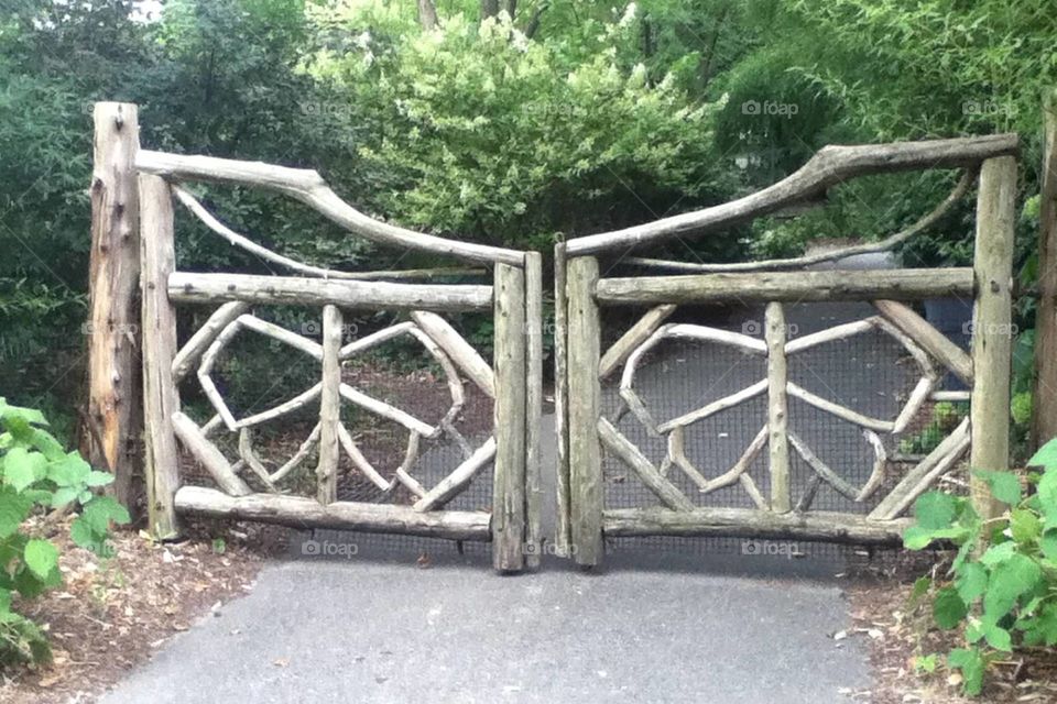 Wooden butterfly gate