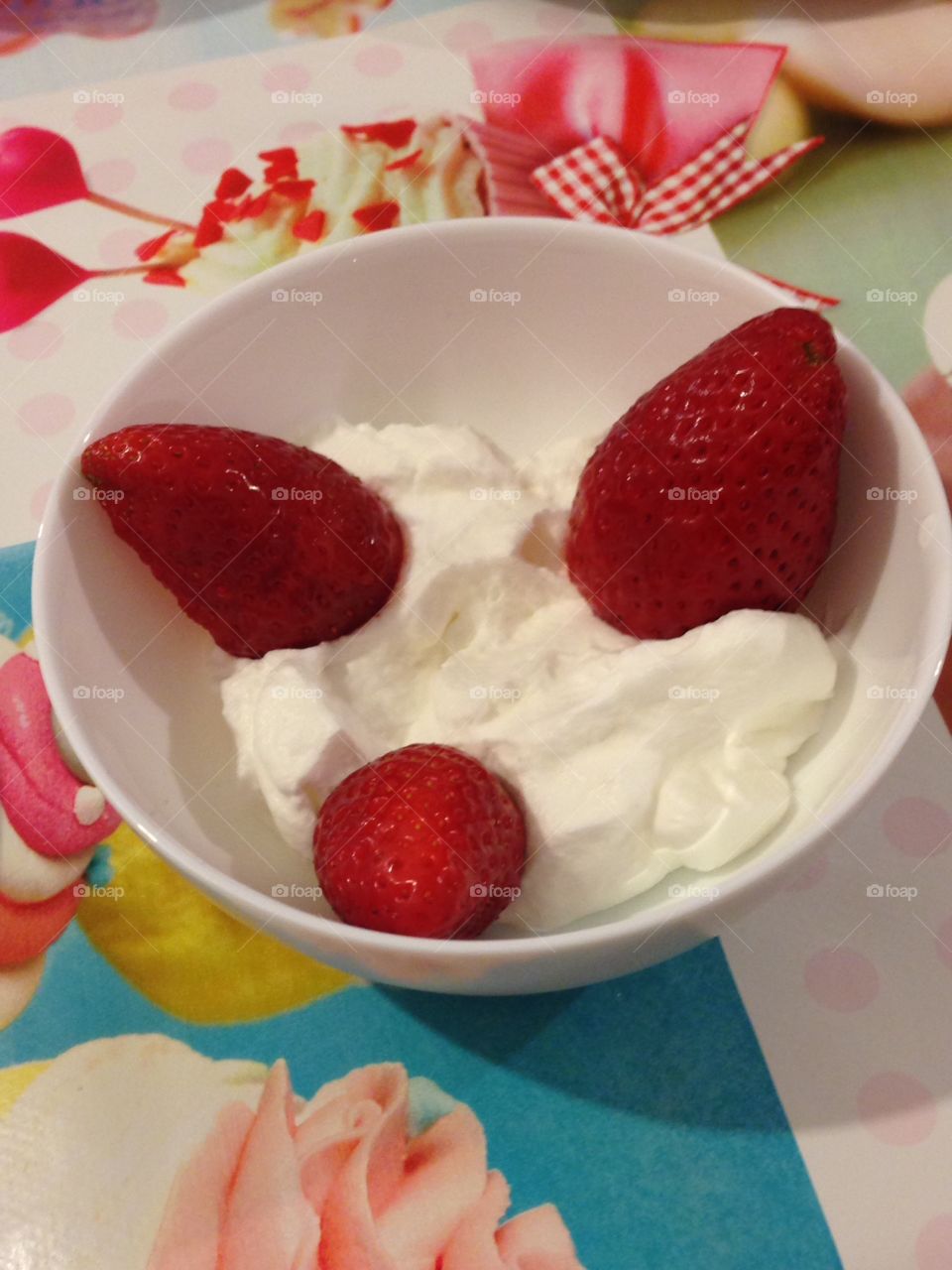 Strawberries with whipped cream 