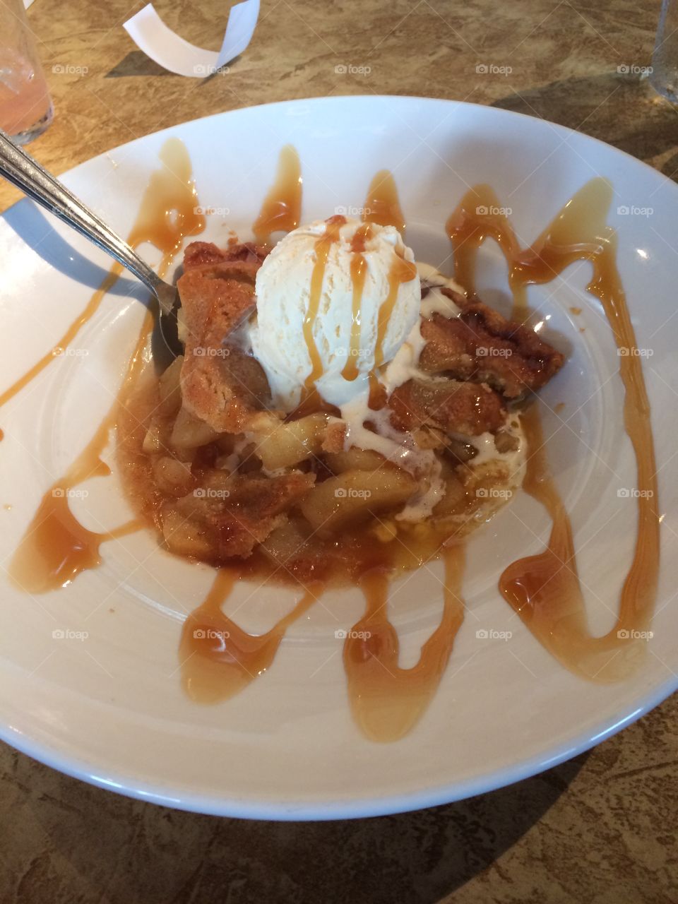 Apple pie with vanilla ice cream 
