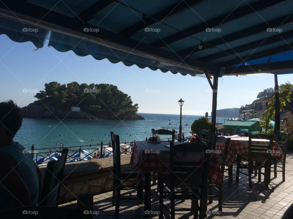 Greece sea restaurant scène. This is heaven. Relaxing 2.0.