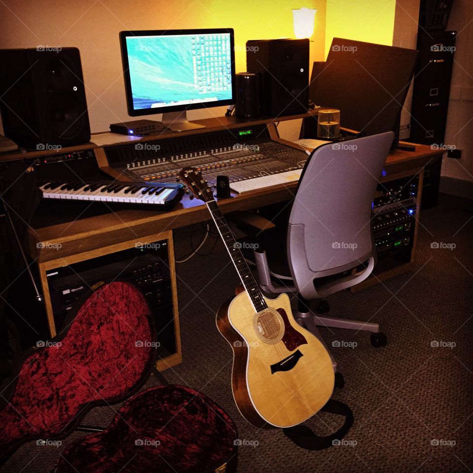 "The Studio". About to go long hours with this guitar and computer, calm before the storm