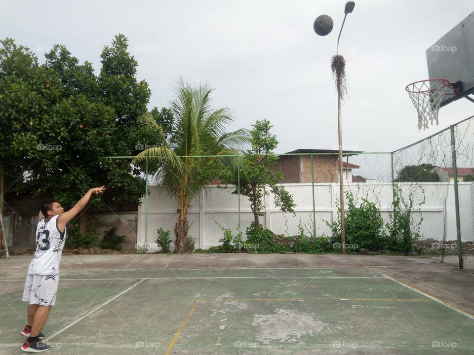 i like playing basket ball