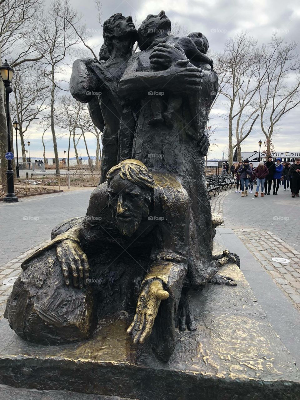 Immigrants, statue