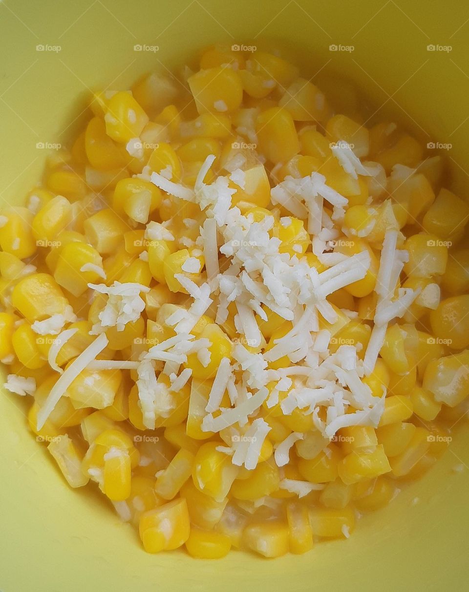 Sweet corn with cheese on topping