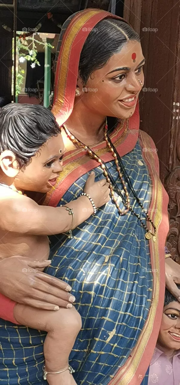 statue