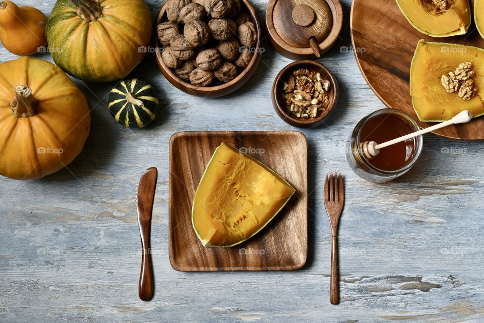 Cooked pumpkin with honey and walnuts 