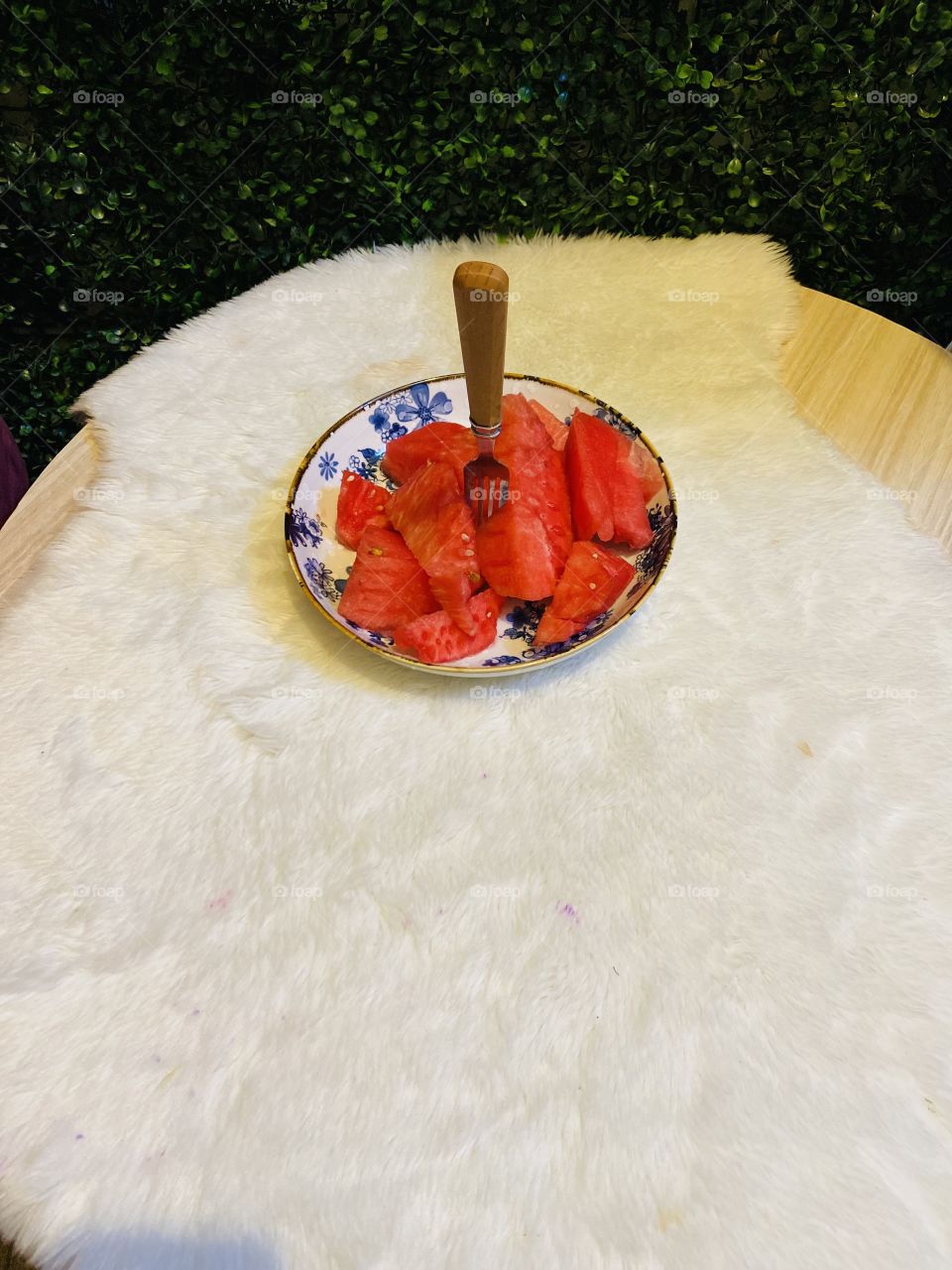 On the plate a watermelon 🍉