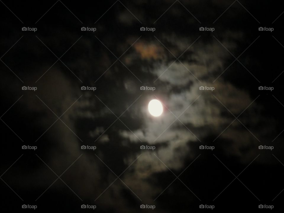 playing with the camera 🎥. This is a picture I took last night before I went to sleep. 👣 🚶 🏃 🔥 💨