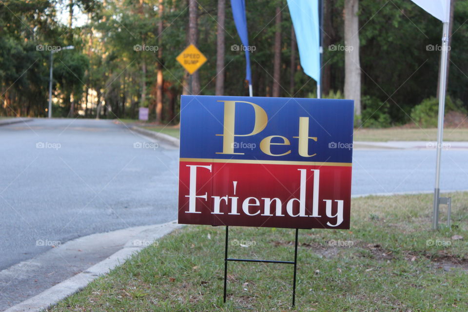 pet friendly sign
