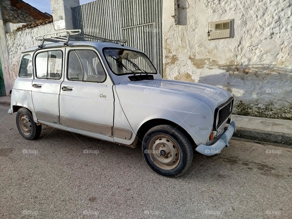 vehicle produced by the French manufacturer Renault between 1961 and 1993, and originally conceived to compete with the Citroën 2CV.