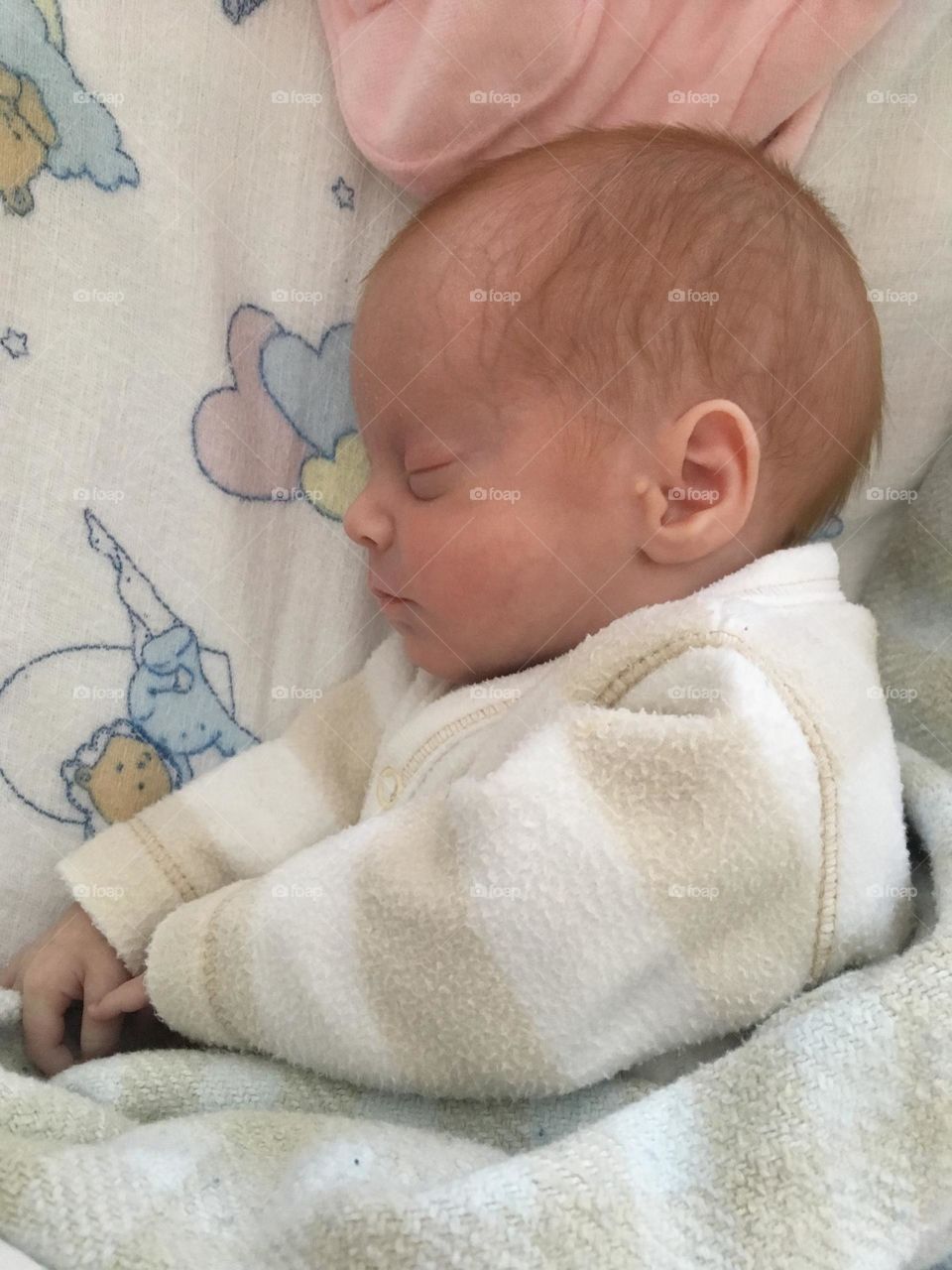 🇺🇸 My daughter Maria Estela sleeping peacefully… how I love this little girl! 

🇧🇷 Minha filha Maria Estela dormindo tranquilamente… como amo essa menininha!