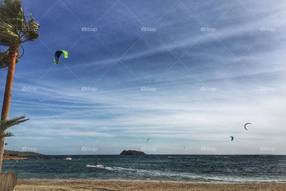 Kitesurfing 