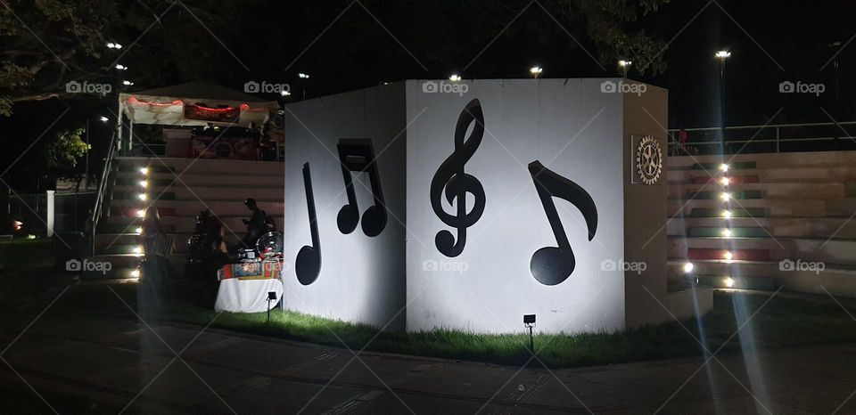 mural wall in the Acoustic Shell of Maracay musical design, tourist attraction music notes