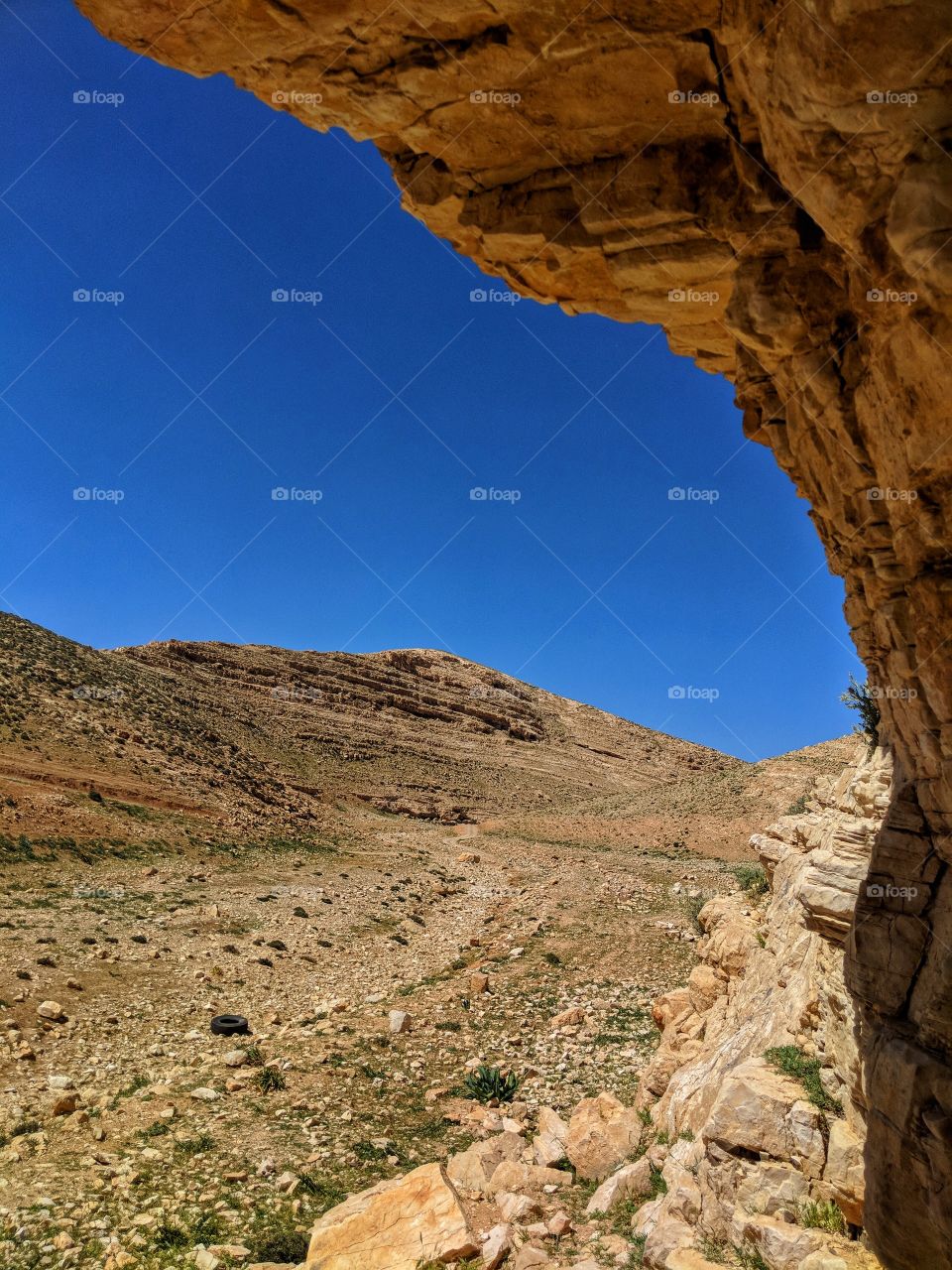 Under the shade of a natural cavity, hiking near the Judaean desert