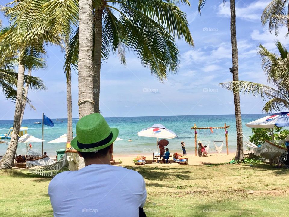 Going to the beach on every vacation helps me relieve stress most effectively. When I go to a sea, I always take pictures to remember the seas I've been through. 