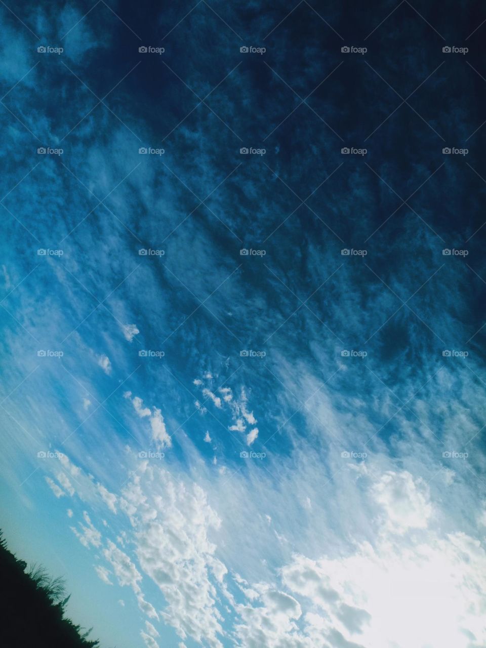 beautiful pic of the sky turn it upside down and it will give great view as an ocean, it's a phone cam photo without any edits or filters 🥰