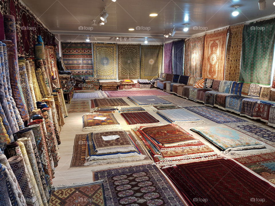 Colourful showroom of silk carpet manufacturer