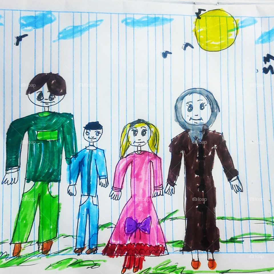 My little daughter's drawing expresses the family. Children's art is a wonderful world. I hope for your support, my friends