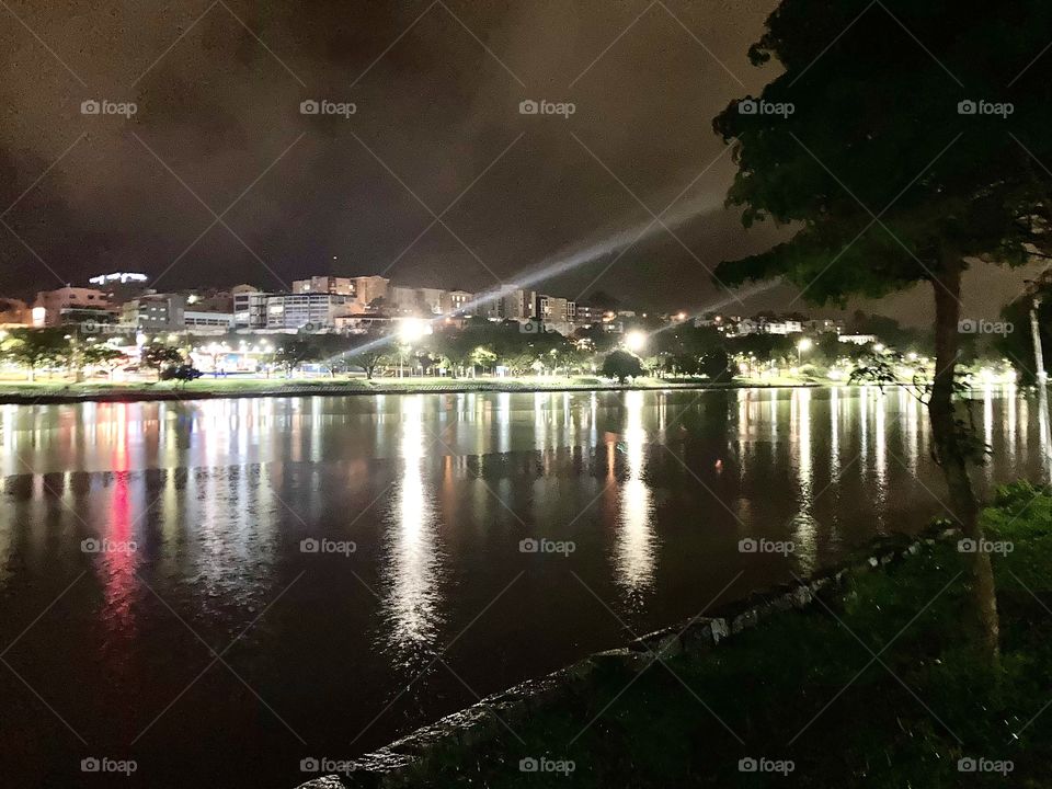🇺🇸 SEEING DOUBLE - Good night, with the beauty of Lake Taboão, in the rain.  Here: city of Bragança Paulista, interior of Brazil. / 🇧🇷 Boa noite, com a beleza do Lago do Taboão, debaixo de chuva. Aqui: cidade de Bragança Paulista, interior do Brasil. 